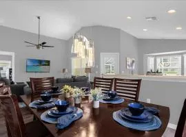 Amazing 4 Bedrooms 3 Bath with private pool, near Disney and Universal!