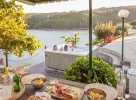 Castelo de Bode - Lake House, A Casa do Avô, вілла у місті Levegada