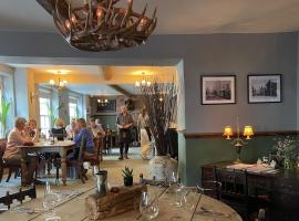 White Hart Hotel, guest house in Wiveliscombe