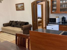 Cédrus apartman: Pécel şehrinde bir otoparklı otel