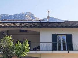 B&B La casa dei nonni Assergi, hotel i nærheden af Campo Imperatore, Assergi