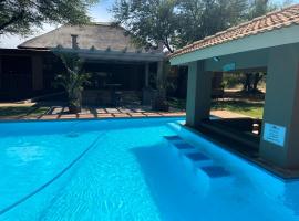 Thabazimbi Country Lodge, country house sa Thabazimbi