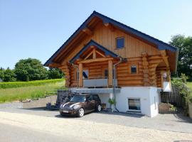 4 Sterne Ferienwohnung Stammzeit, hotel con parcheggio a Nettersheim