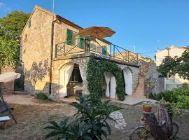 Stone House with garden Laganini, hótel í Zlarin