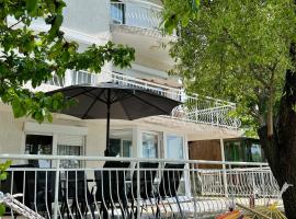 Villa MAXIMILIYAN, casa rústica em Albena