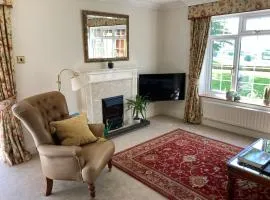 Exclusive 1 or 2 Bedroom Apartment with Summer House and Hot Tub