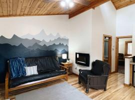Cozy Cabin suite bed and breakfast, hotel em Woodland Park