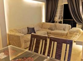 شقة رائعة قريبة من الاهرامات بالجيزة داخل كومبوند خاص, hôtel à ‘Ezbet `Abd el-Ḥamîd