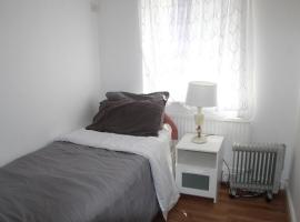 Cozy light single bedroom, bed and breakfast en Edgware