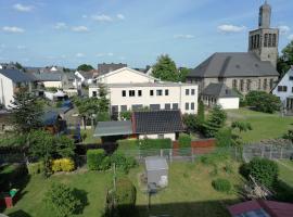 Möblierte Dachgeschosswohnung in ruhiger Lage zu vermieten, hotel in Wetzlar