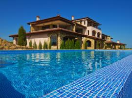 Club Residence at BlackSeaRama Golf, hótel í Balchik