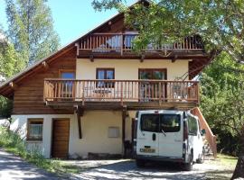 Chalet avec jardin proche de VALLOUISE, hotel din Les Vigneaux