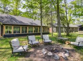 1 Mi to Beach and Lake Breezy Point Cabin with Yard!