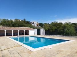 Pátio Sant'Ana - 2 bedrooms villa w/ exterior area, hotell i Sesimbra