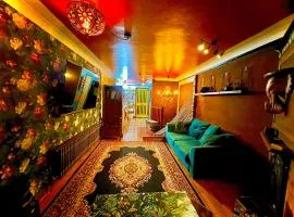 Apartment - Quirky ME1