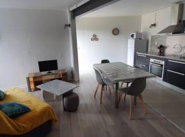 Location T2+ appt plein pied aménagé bord de mer: Guidel şehrinde bir otel