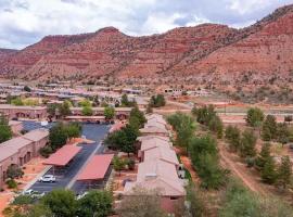 3BR / 2BA Townhome with Pool, Patio, WiFi, Washer/Dryer, hotel med jacuzzi i Kanab
