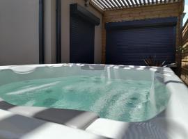 Villa Pheron - De standing - Jacuzzi 5 Personnes、ベ・マオーのアパートメント