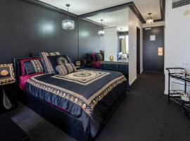 Designer Suites - Versace On View, hotell i Surfers' Paradise i Gold Coast