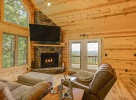 Hot Tub and Game Room Mountaintop Cabin in Murphy!