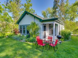 Cozy Vacation Home Near Delavan Lake!, hotel Delavanben