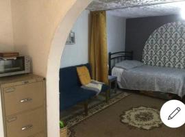 Andes House, hotel with parking in Cuenca