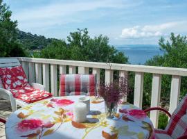 Apartment Ela - very close to beach, hotel with parking in Rogač