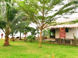 Koh Phaluai beach cottage, hotell med parkering i Koh Phaluai