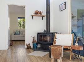 Fiery, cozy starry nights - Farm stay!, hotel in Bellthorpe