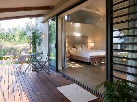 Peaceful Tree Cottage, hotel v destinaci Tamarin