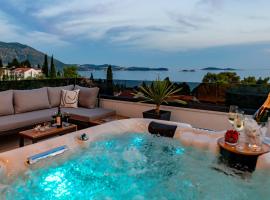 K&N LuxApartment - Jacuzzi and Magnificent Sea view، فندق في مْليني