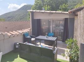 Charmant Appart cosy + terrasse, hotel en Bessèges