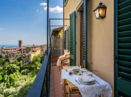 Panoramic apartment, gisting í Massa