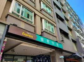 CHECK inn Express Taichung Fengchia