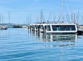 Floating Home Nr 1a, hotel en Laboe