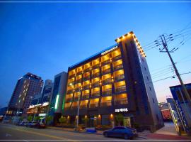 Hotel Haemaru, готель біля аеропорту Yeosu Airport - RSU, у місті Gwangyang