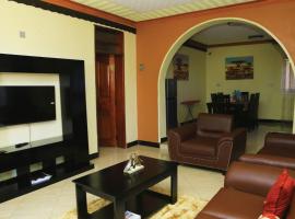 Artistic Oasis 2Bedrm Apartment, pet-friendly hotel in Buwate