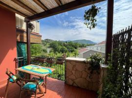 Carpini Home [swimming pool, nature, relax], hotel dengan parkir di Marciaga