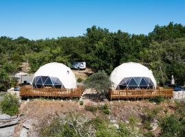 Les Dômes des Gorges, kamp s luksuznim šatorima u gradu 'Ruoms'