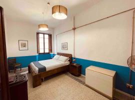 Small Town House in Tuscany, hotel i Pontremoli