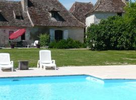 luxury cottage for 2, beautiful views, large swimming pool, no children, cottage in Issigeac