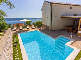 Villa Antani with heated pool, sauna & jacuzzi, üdülőház Crikvenicában