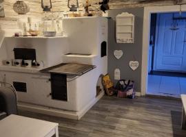 Koperkowy Raj Beskid Wyspowy Domek Małopolska Jacuzzi Playroom, hotel en Laskowa