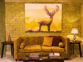 3 Bd house steps from Santo Domingo