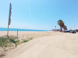 Apartment 50m from the beach by Lofties, pet-friendly hotel in Pineda de Mar