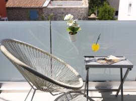 Holiday Home Maria one minute from -Beach, country house in Zadar