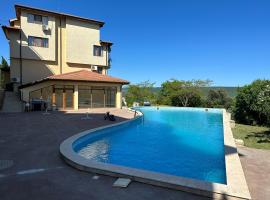 Apartments in complex Albena hills，羅格其維的飯店