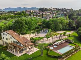 VILLA PERGOLA 8, Emma Villas, budget hotel sa Bologna