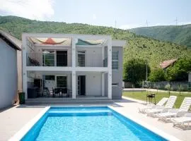 Villa Aqua