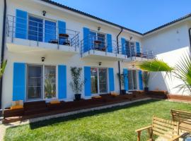 Casa Ayan, hotel a 2 Mai